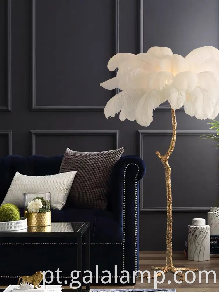 Luminária elegante de piso moderno da palmeira com penas de cobre